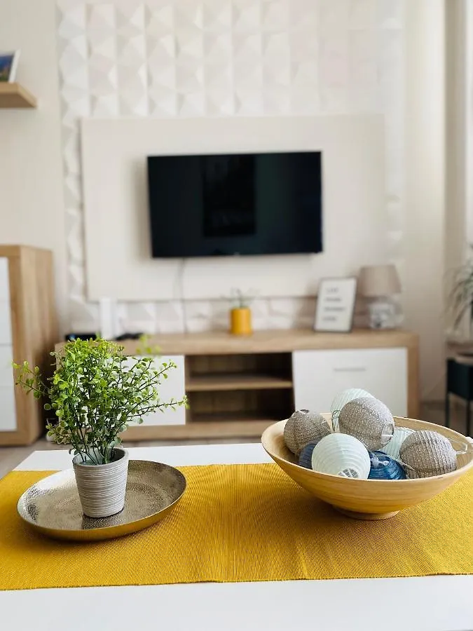 Sweet Central Apartment ,In The City Center Eger