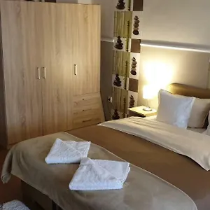 Jokai Family Apartman Эгер